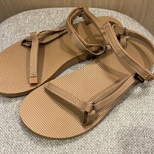 Brand new TEVA universal original thin strap sandal size 9